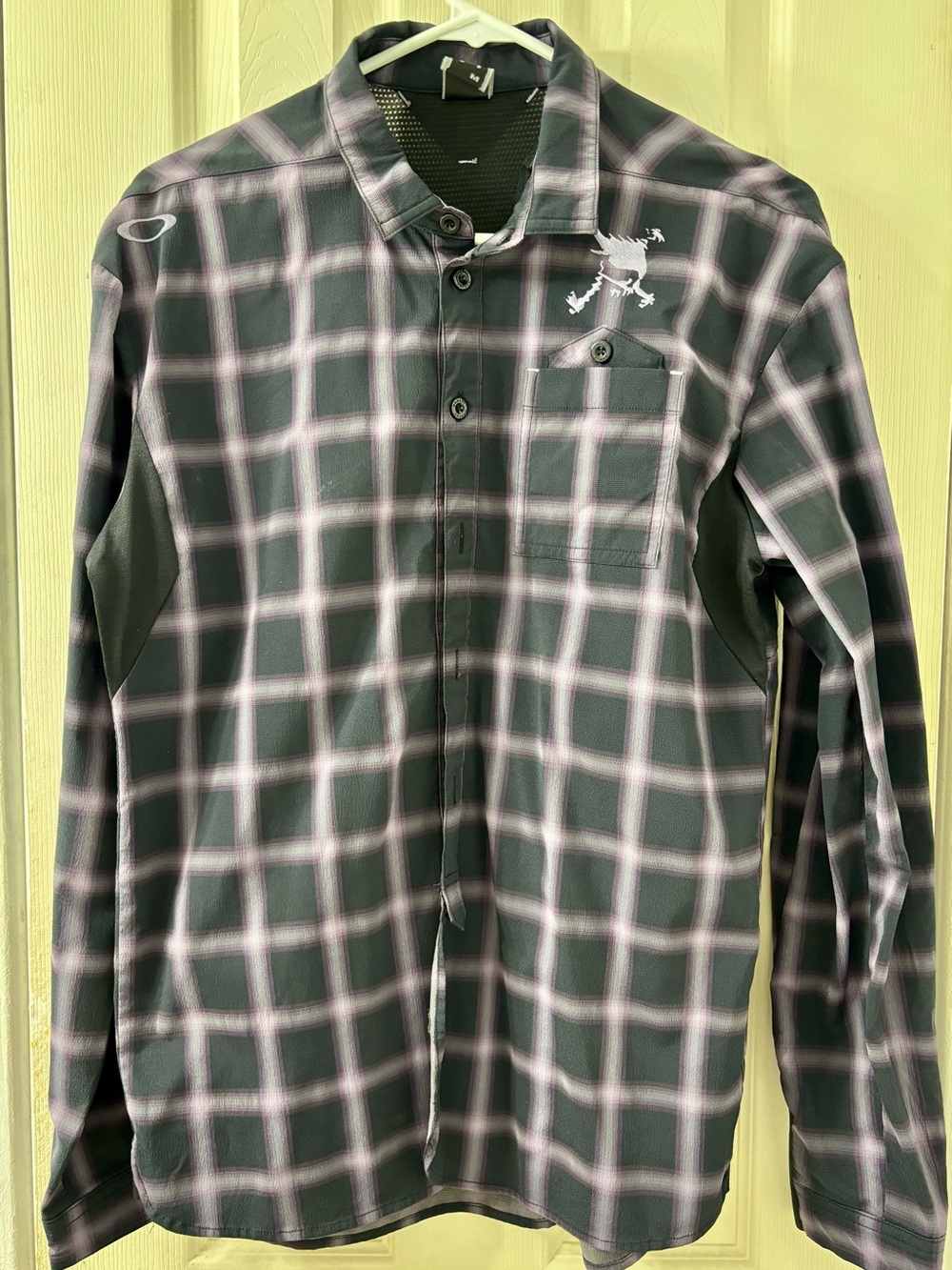 Oakley Men’s Black & Purple Plaid Long-Sleeve Button-Down Shirt
